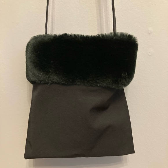 SIMON CHAN Black Shift Dress w/ Faux Fur Trim and Matching Pouch, size 4 - Picture 7 of 7